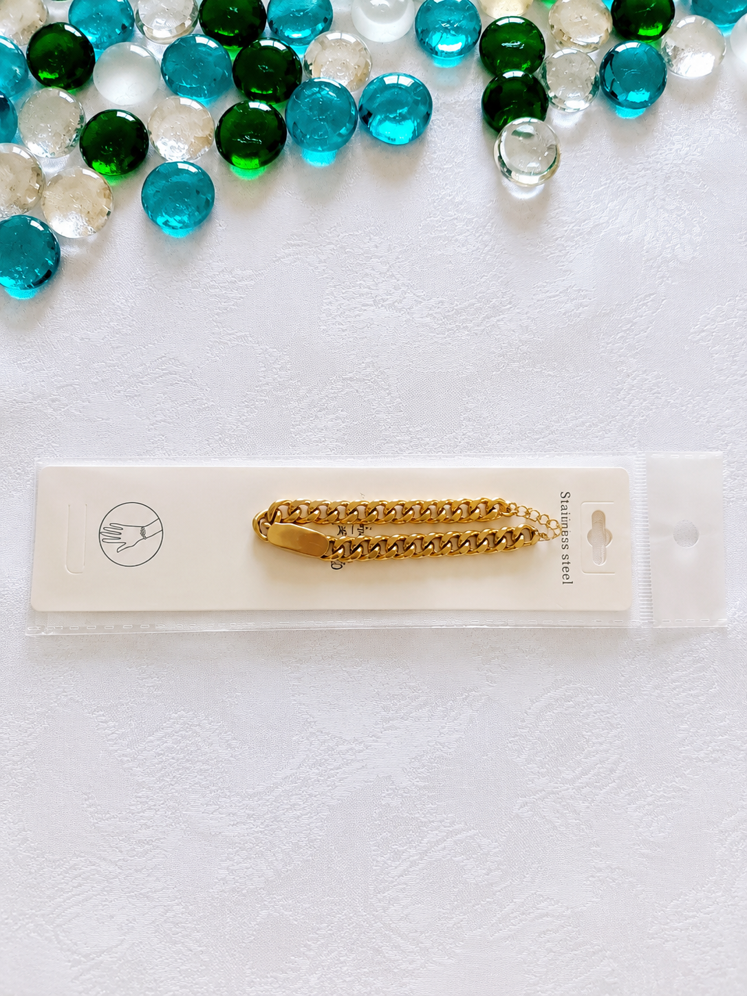 “Elegant jewelry made to shine every day ✨💎” - Laura golden jewelry