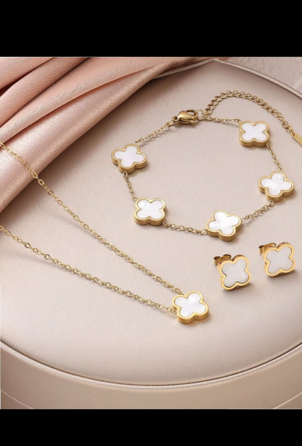“Elegant Jewelry Collection ✨” - Laura golden jewelry